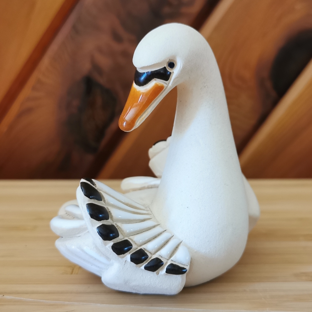 Vintage Artesania Rinconada Swan Figurine